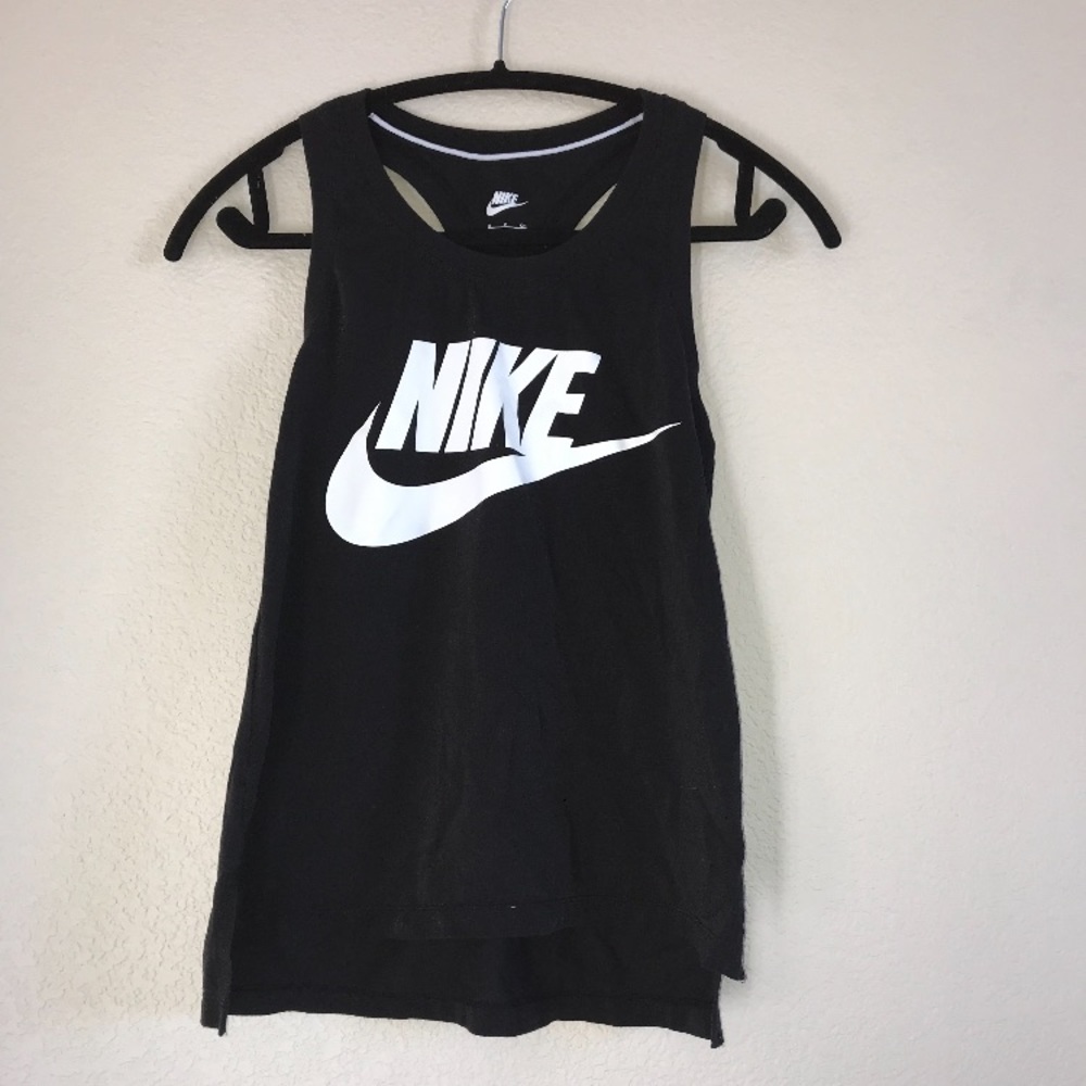 Black and white Nike tank top